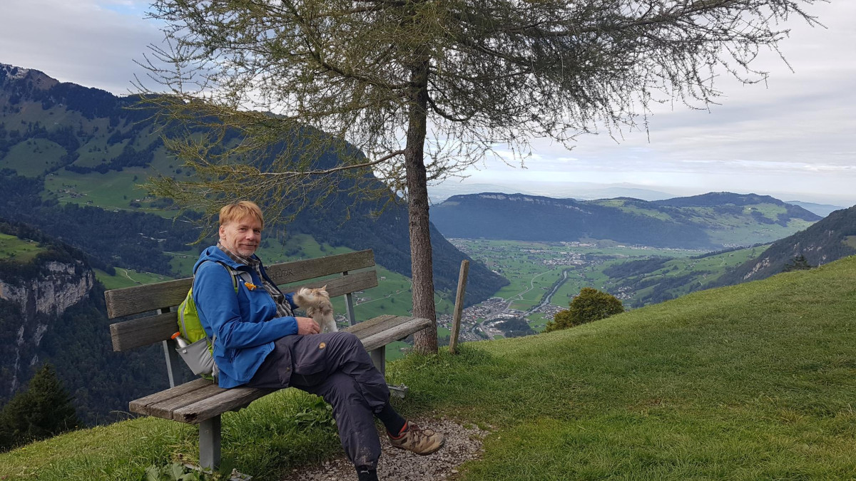 Armin auf Bank
